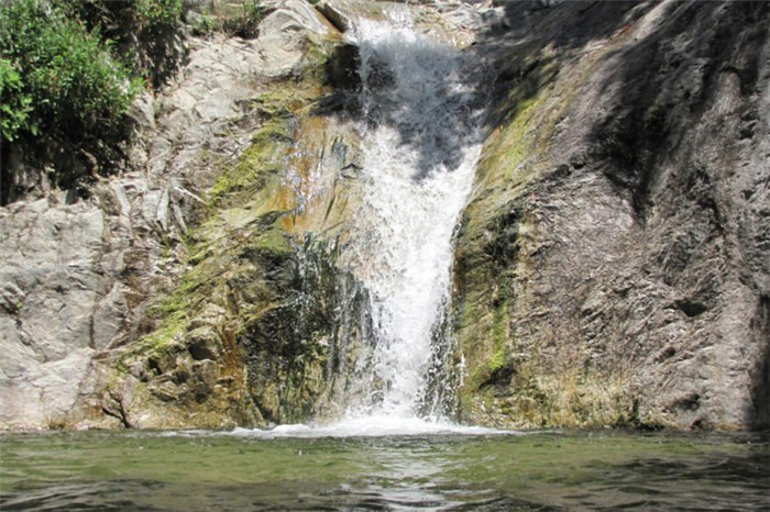 加利福尼亚州的瑞士瀑布温泉工程